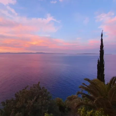 Holiday home Maison Pera Melana, Entre Et Montagne *